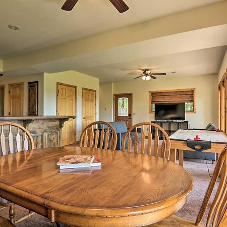 Spacious Log Cabin With Fire Pit And Game Room! Eureka Springs Buitenkant foto