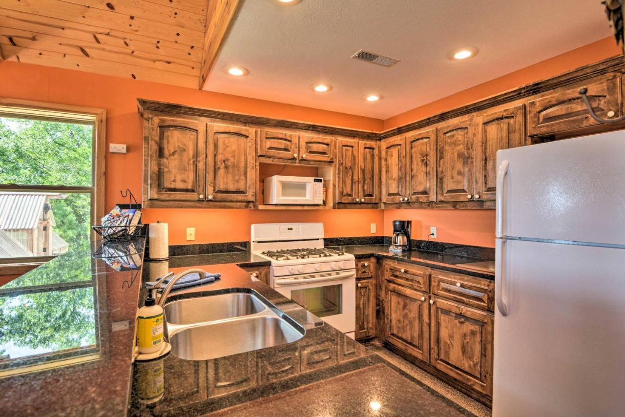 Spacious Log Cabin With Fire Pit And Game Room! Eureka Springs Buitenkant foto