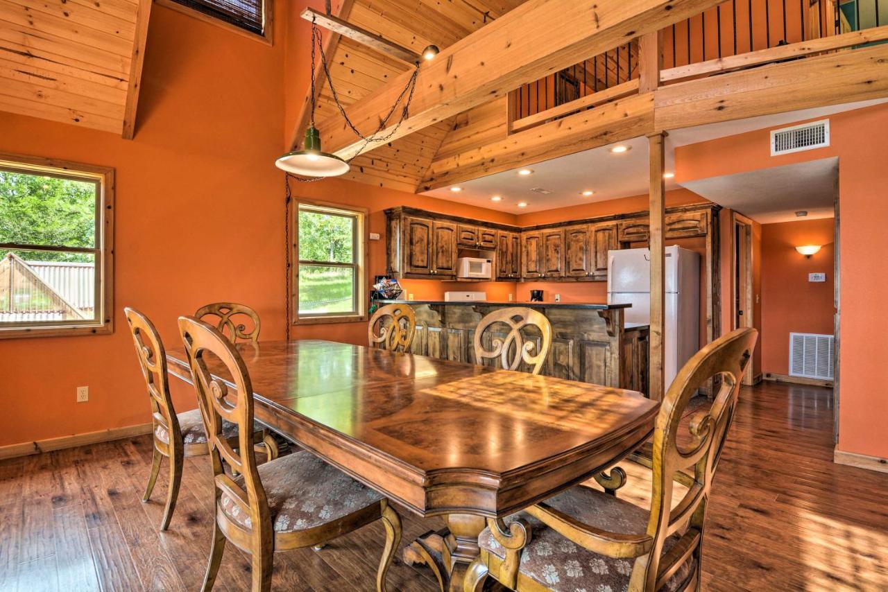 Spacious Log Cabin With Fire Pit And Game Room! Eureka Springs Buitenkant foto