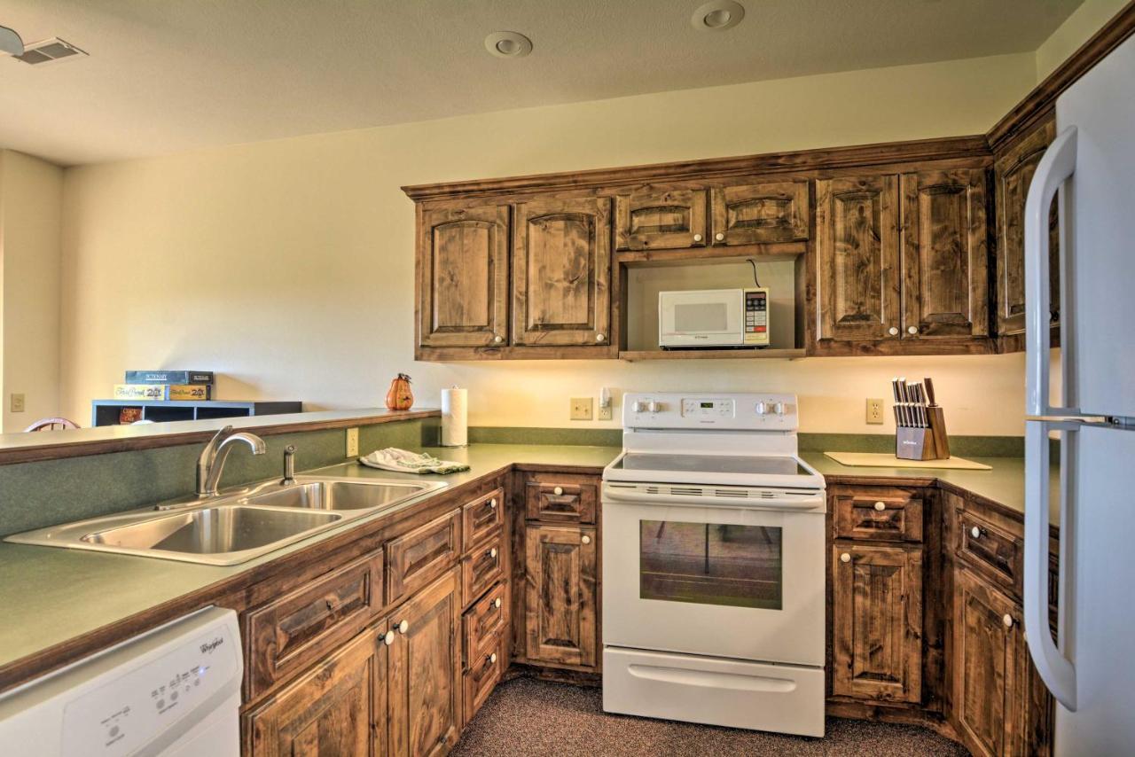 Spacious Log Cabin With Fire Pit And Game Room! Eureka Springs Buitenkant foto