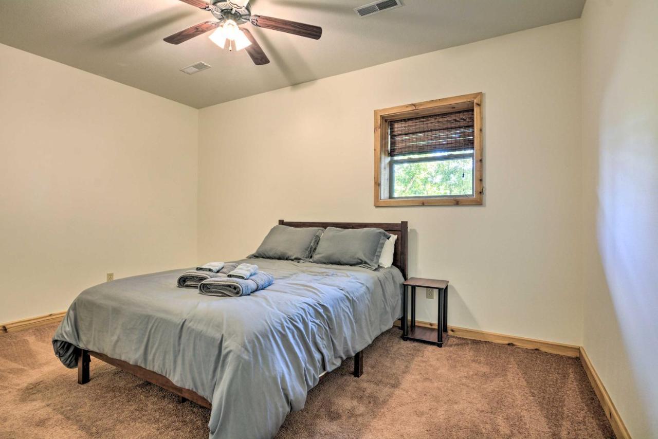 Spacious Log Cabin With Fire Pit And Game Room! Eureka Springs Buitenkant foto