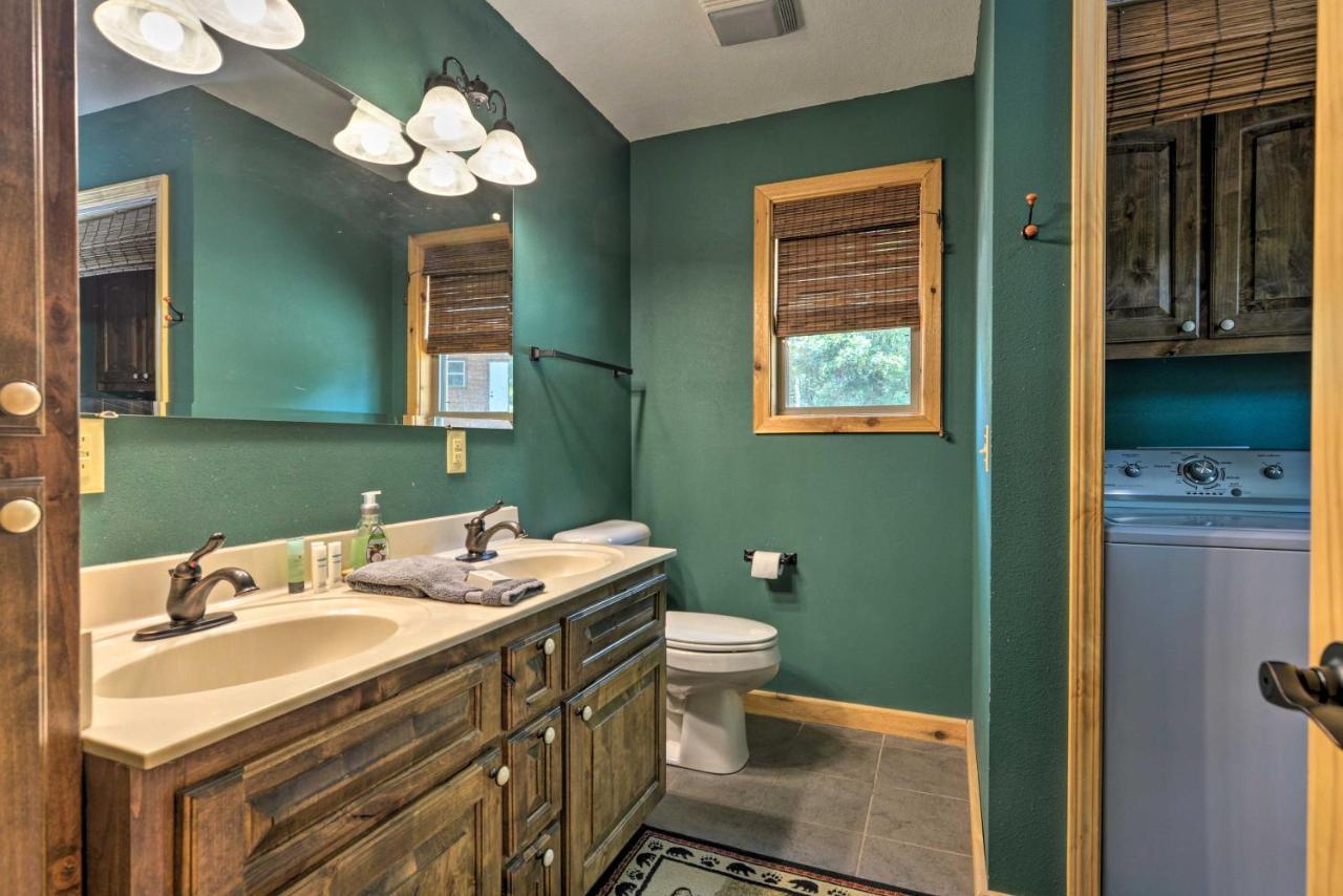 Spacious Log Cabin With Fire Pit And Game Room! Eureka Springs Buitenkant foto
