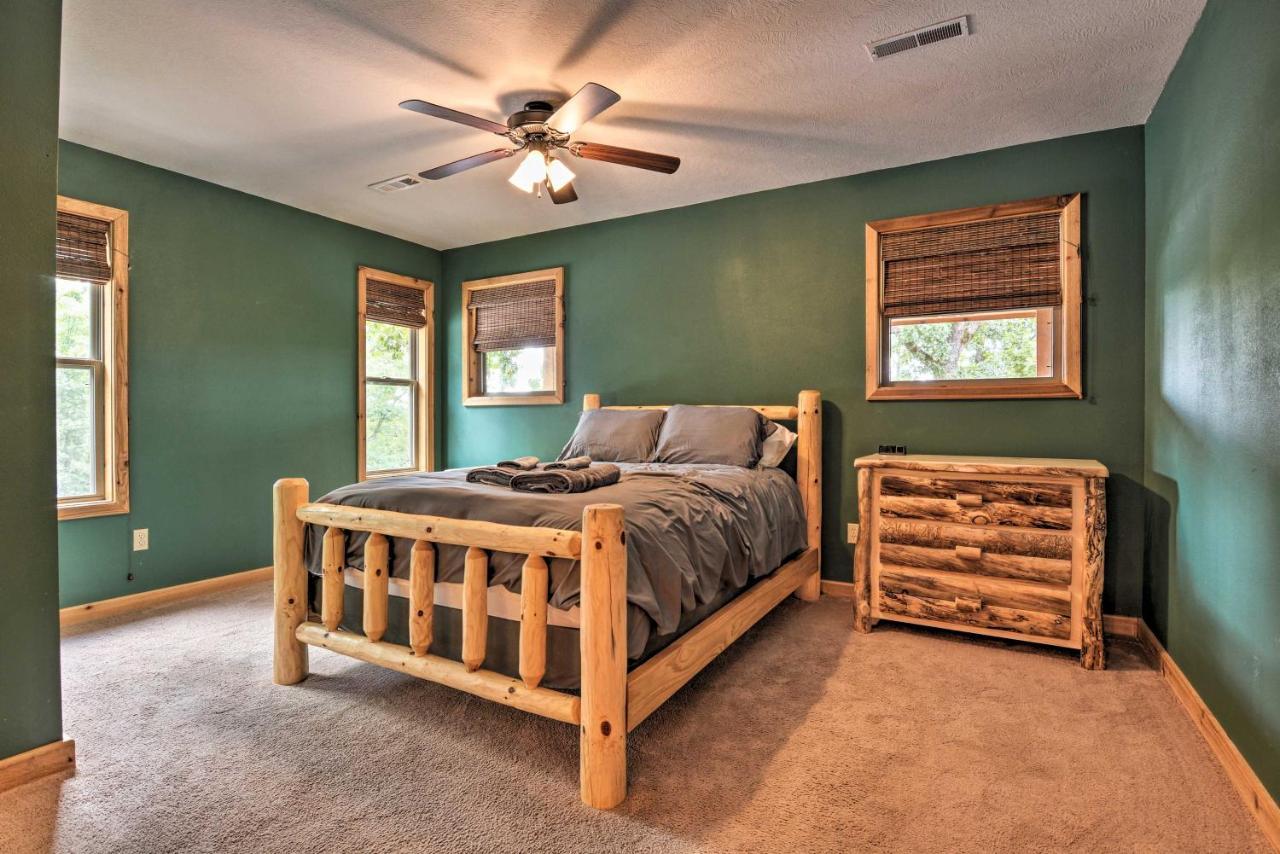 Spacious Log Cabin With Fire Pit And Game Room! Eureka Springs Buitenkant foto